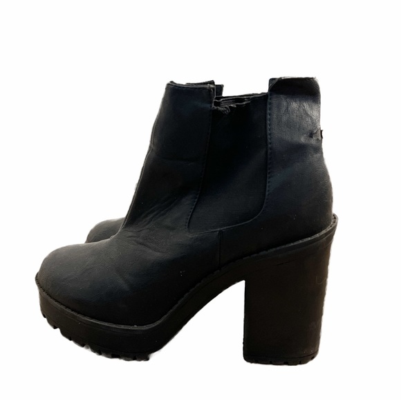 38 - Divided - Black Combat Chelsea Boot - Picture 3 of 14